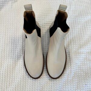 Everlane Chelsea Boots - Gum Sole - Sz 9.5